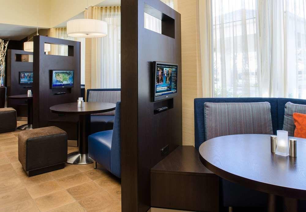 Courtyard Charlotte Arrowood Hotel Екстериор снимка