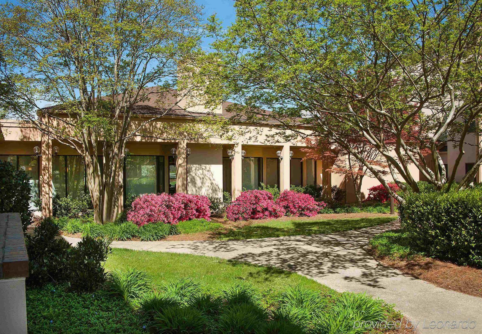 Courtyard Charlotte Arrowood Hotel Екстериор снимка