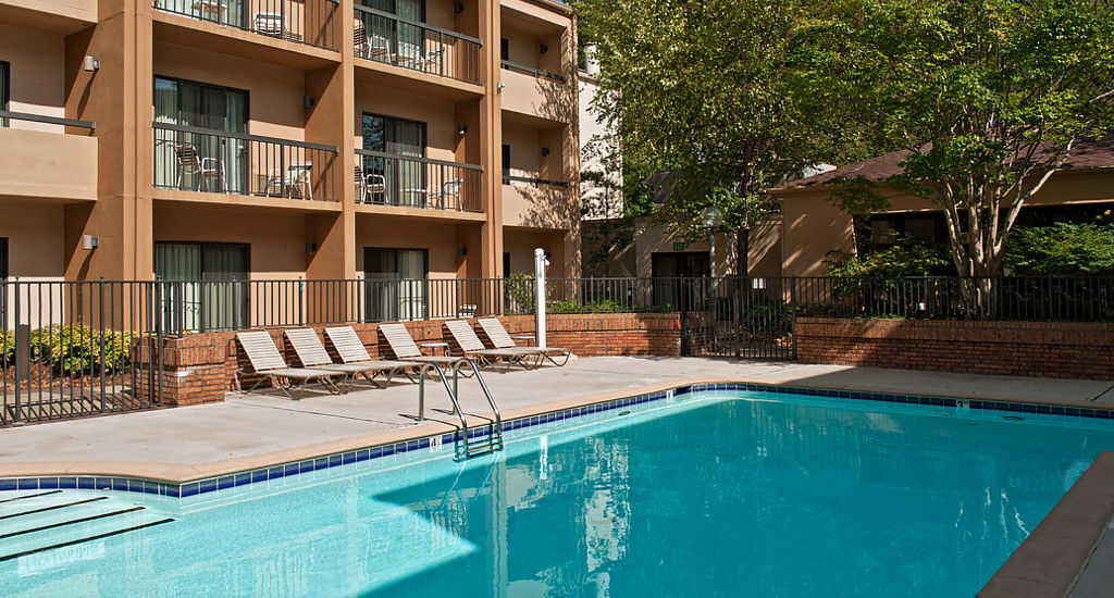 Courtyard Charlotte Arrowood Hotel Екстериор снимка